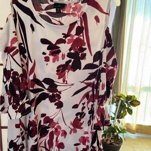 Worthington Burgundy and White Floral Top cold shoulder